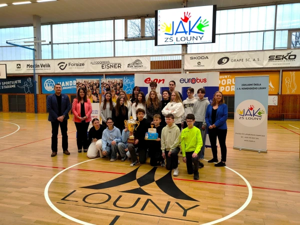 Předání Poháru Eurorebus v&nbsp;Lounech pro nejúspěšnější školu